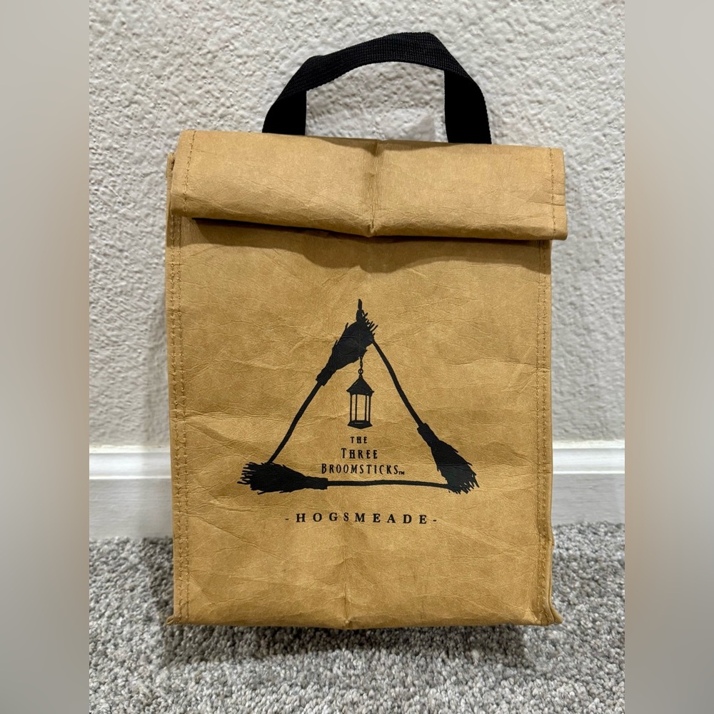 Exclusive! Harry Potter Three Broomsticks Insulated Lunch Bag